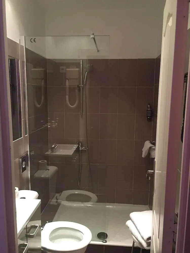 **  Hotel le Nice Etoile France